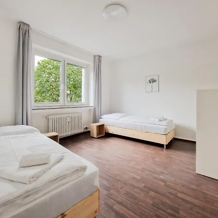Appartement Tolstov Apartments - 1 or 3 Room Apartments - 30 Min Messe DUS *