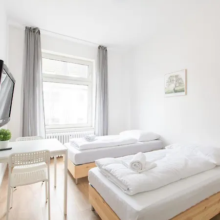 Tolstov Apartments - 1 or 3 Room Apartments - 30 Min Messe DUS * Duisburg