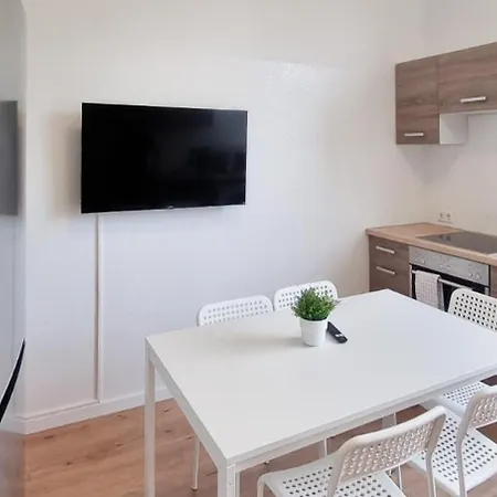 Tolstov Apartments - 1 or 3 Room Apartments - 30 Min Messe DUS Duisburg