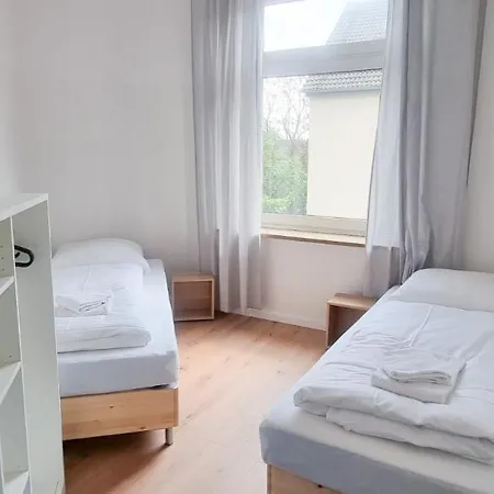 Appartement Tolstov Apartments - 1 or 3 Room Apartments - 30 Min Messe DUS *