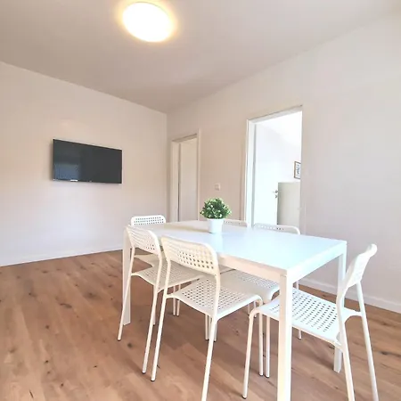 Tolstov Apartments - 1 or 3 Room Apartments - 30 Min Messe DUS Duisburg