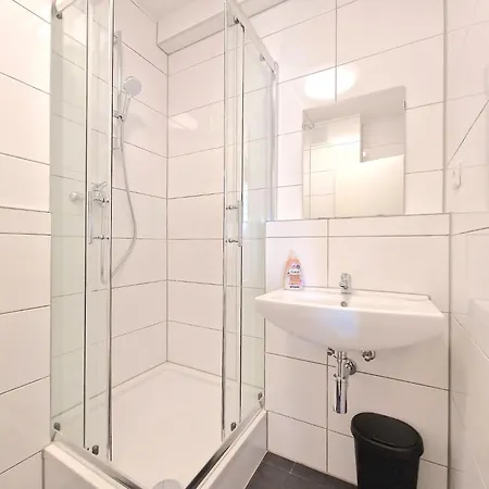 Appartement Tolstov Apartments - 1 or 3 Room Apartments - 30 Min Messe DUS *