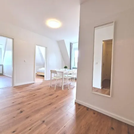 Appartement Tolstov Apartments - 1 or 3 Room Apartments - 30 Min Messe DUS