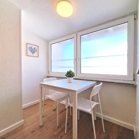 Appartement Tolstov Apartments - 1 or 3 Room Apartments - 30 Min Messe DUS