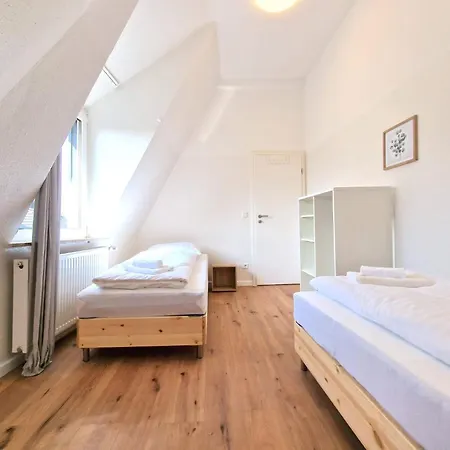 Appartement Tolstov Apartments - 1 or 3 Room Apartments - 30 Min Messe DUS Duisburg