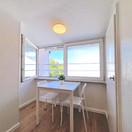 Appartement Tolstov Apartments - 1 or 3 Room Apartments - 30 Min Messe DUS